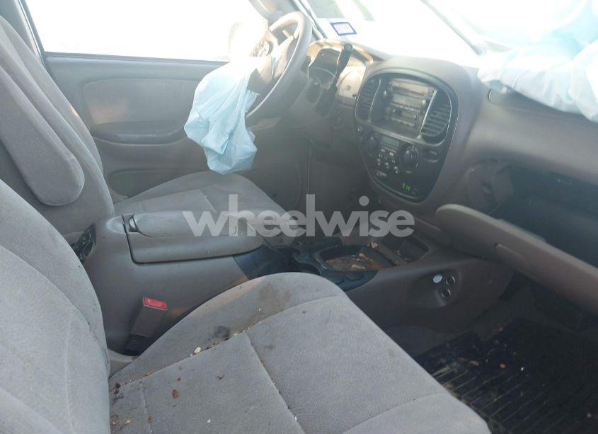 Photo 5 of 2003 Toyota Sequoia SR5 V8 (VIN 5TDZT34A23S201855)