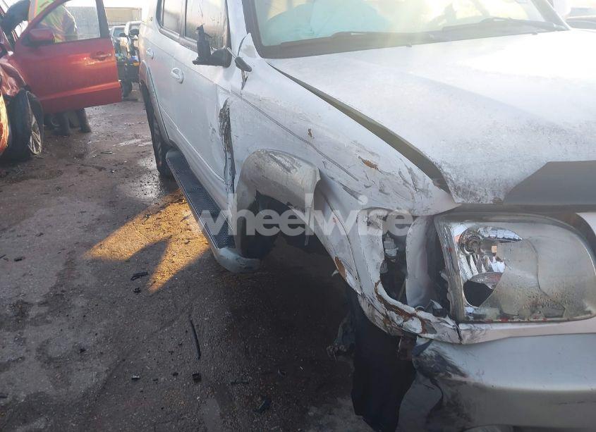 Photo 6 of 2003 Toyota Sequoia SR5 V8 (VIN 5TDZT34A23S201855)