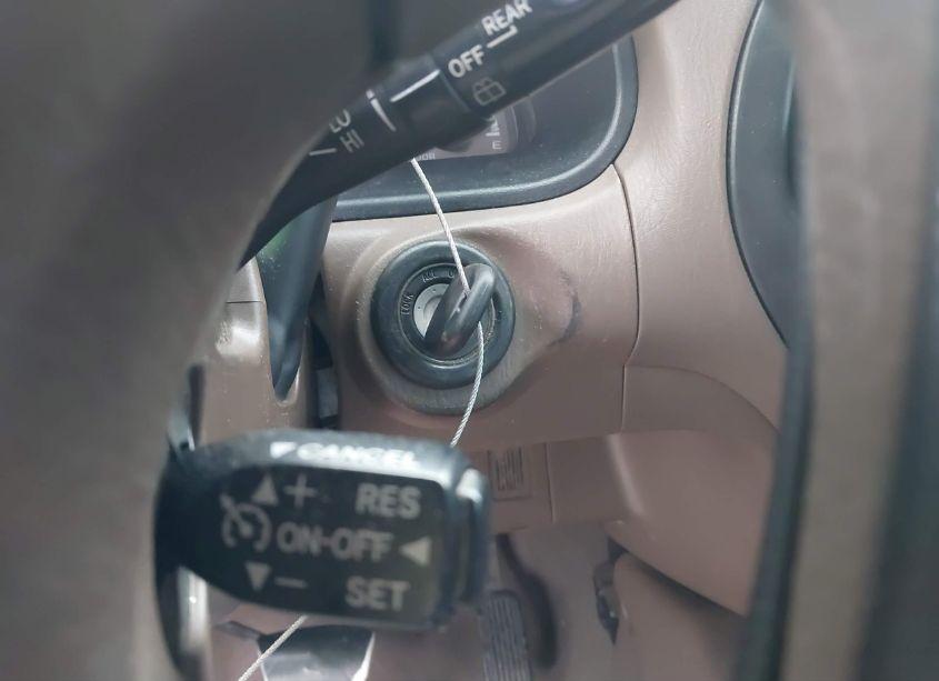 Photo 11 of 2004 Toyota Sequoia SR5 V8 (VIN 5TDZT34A24S210864)