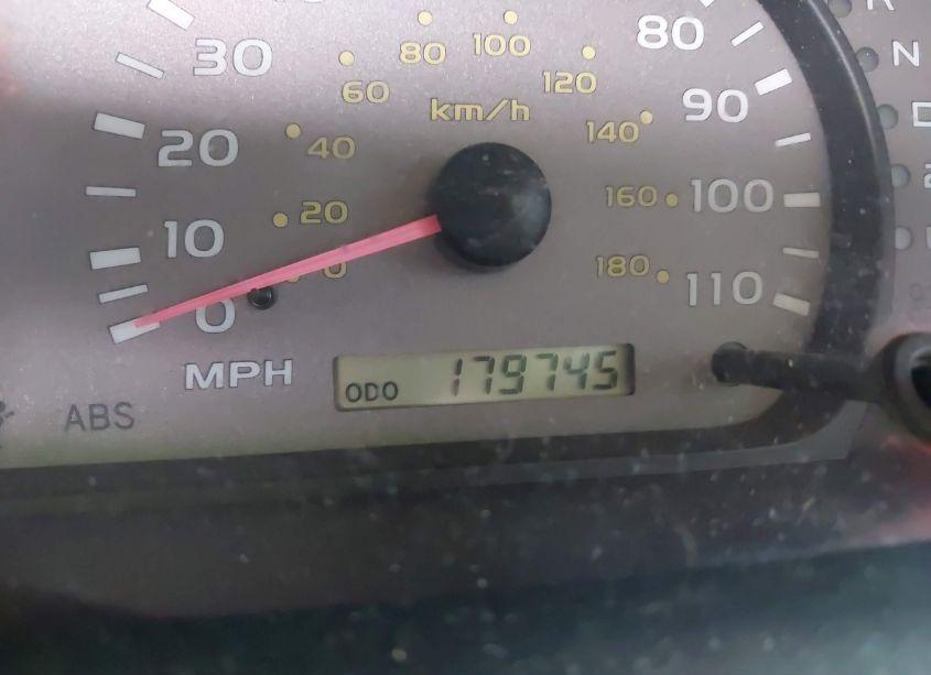 Photo 7 of 2004 Toyota Sequoia SR5 V8 (VIN 5TDZT34A24S210864)