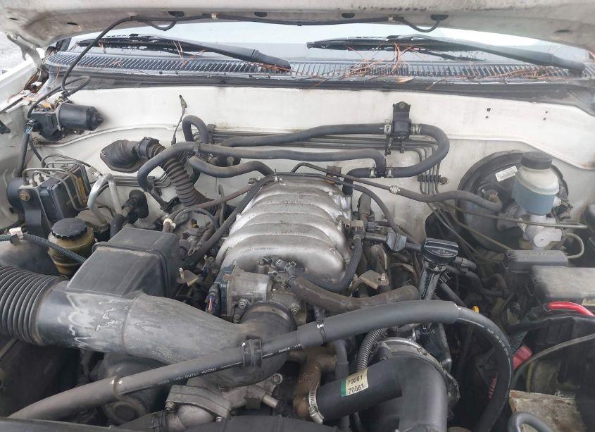 Photo 10 of 2004 Toyota Sequoia SR5 V8 (VIN 5TDZT34A24S224344)