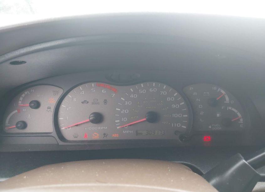 Photo 7 of 2004 Toyota Sequoia SR5 V8 (VIN 5TDZT34A24S224344)