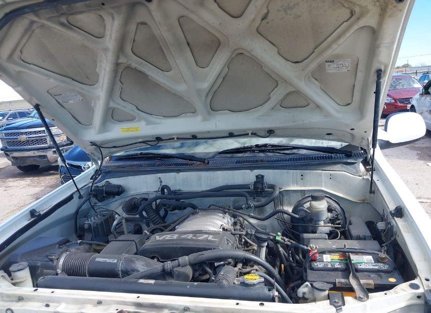 Photo 10 of 2004 Toyota Sequoia SR5 V8 (VIN 5TDZT34A24S230077)