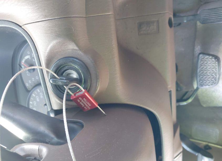 Photo 11 of 2004 Toyota Sequoia SR5 V8 (VIN 5TDZT34A24S230077)