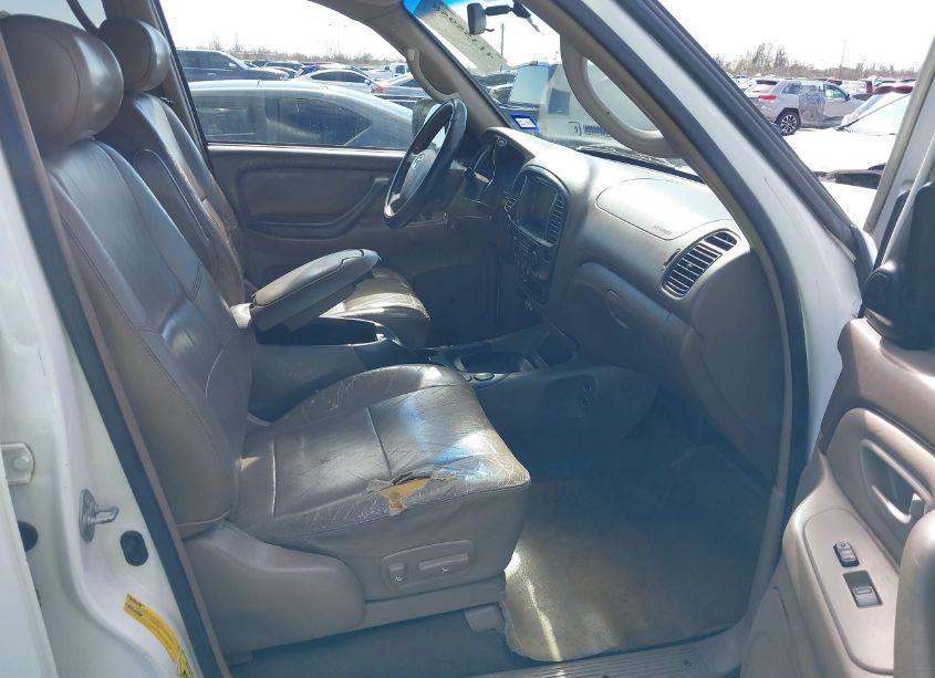 Photo 5 of 2004 Toyota Sequoia SR5 V8 (VIN 5TDZT34A24S230077)