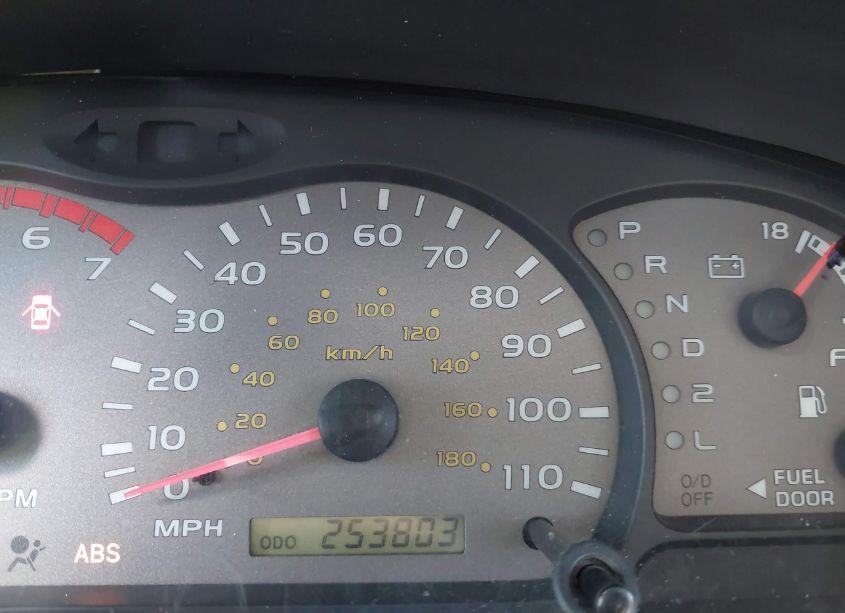 Photo 7 of 2004 Toyota Sequoia SR5 V8 (VIN 5TDZT34A24S230077)