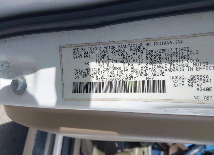 Photo 9 of 2004 Toyota Sequoia SR5 V8 (VIN 5TDZT34A24S230077)