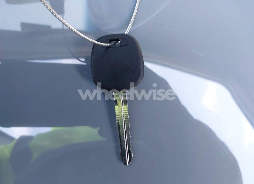 Photo 11 of 2005 Toyota Sequoia SR5 V8 (VIN 5TDZT34A25S247933)