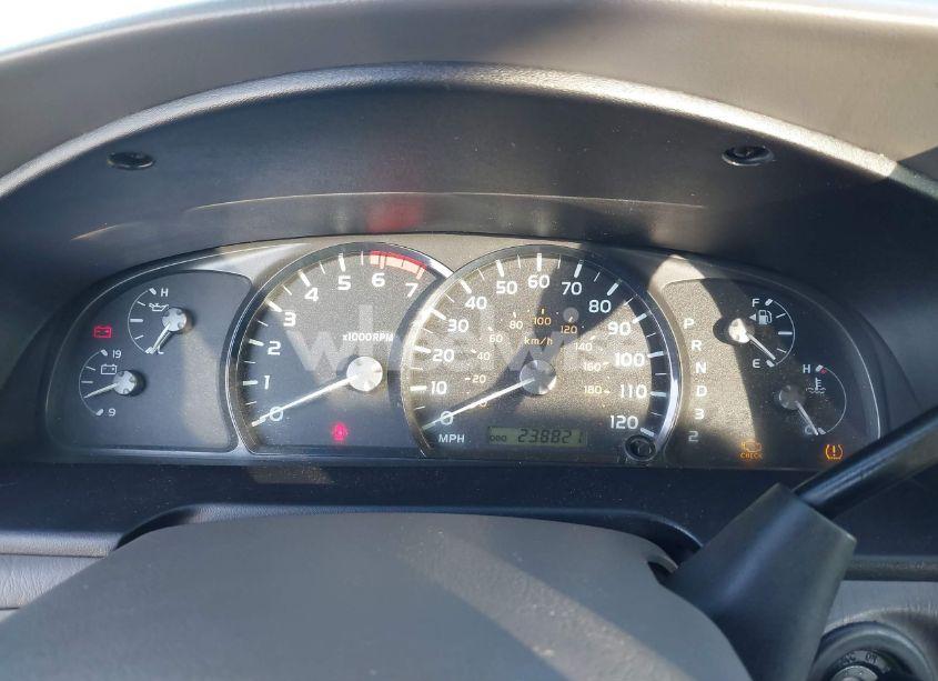 Photo 7 of 2005 Toyota Sequoia SR5 V8 (VIN 5TDZT34A25S247933)