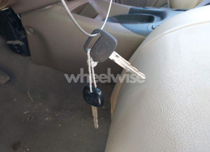 Photo 11 of 2002 Toyota Sequoia SR5 V8 (VIN 5TDZT34A32S087671)