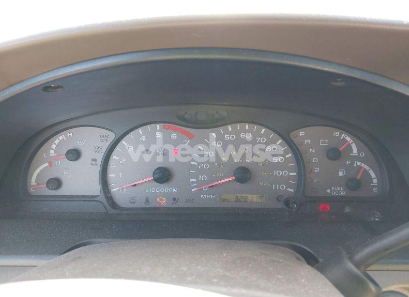 Photo 7 of 2002 Toyota Sequoia SR5 V8 (VIN 5TDZT34A32S087671)