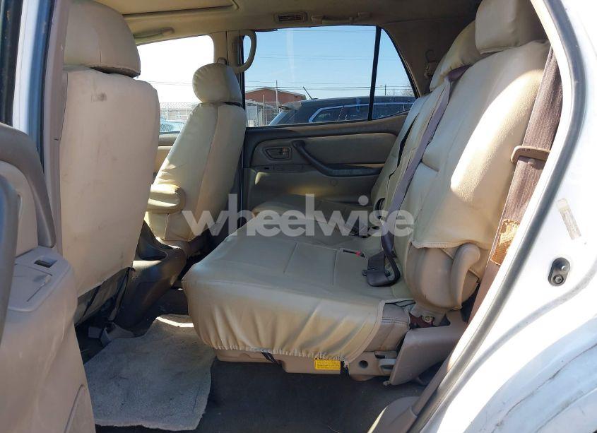 Photo 8 of 2002 Toyota Sequoia SR5 V8 (VIN 5TDZT34A32S087671)