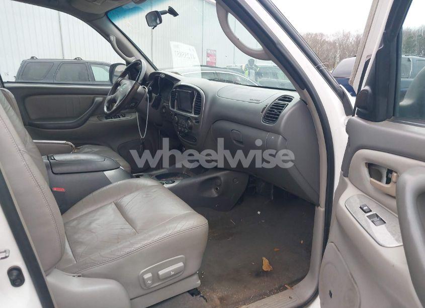 Photo 5 of 2002 Toyota Sequoia SR5 V8 (VIN 5TDZT34A32S134438)