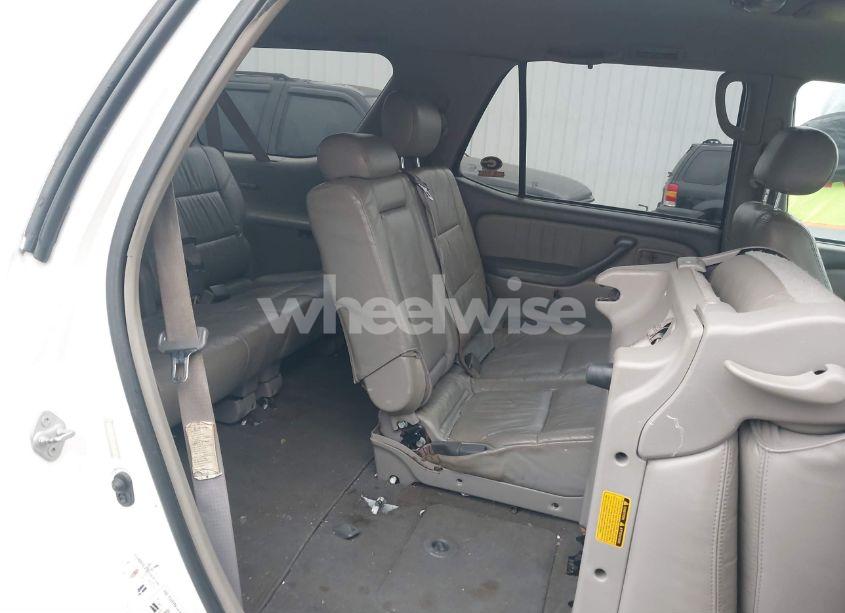 Photo 8 of 2002 Toyota Sequoia SR5 V8 (VIN 5TDZT34A32S134438)