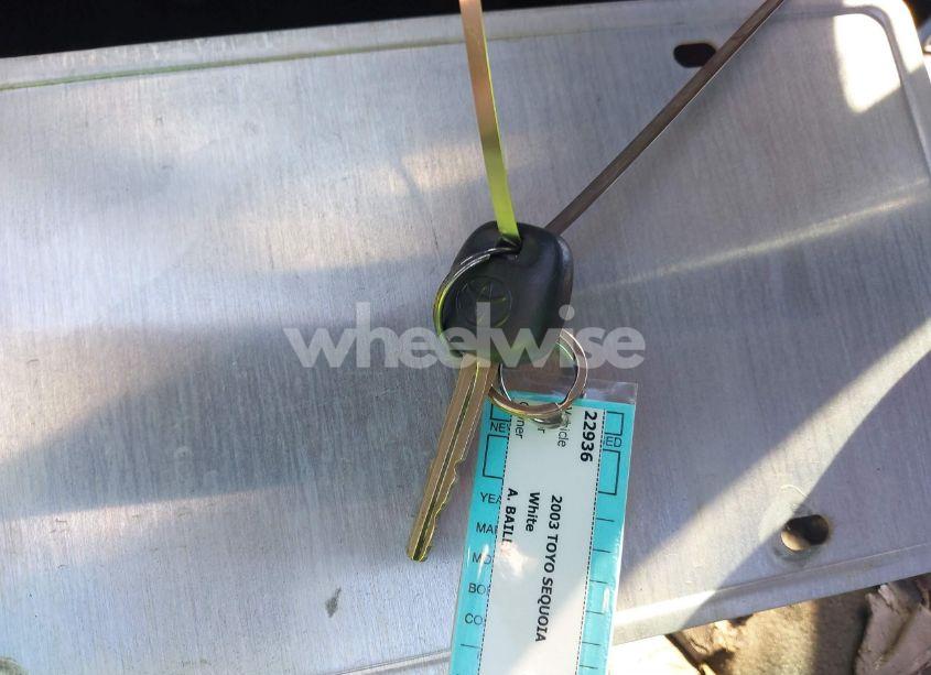 Photo 11 of 2003 Toyota Sequoia SR5 V8 (VIN 5TDZT34A33S147241)