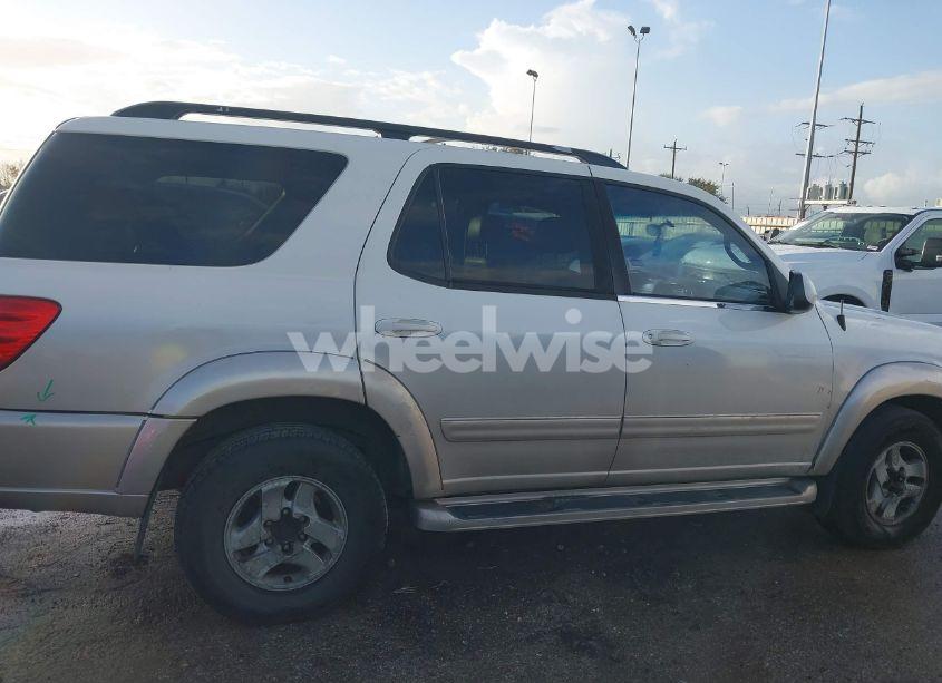 Photo 13 of 2003 Toyota Sequoia SR5 V8 (VIN 5TDZT34A33S147241)