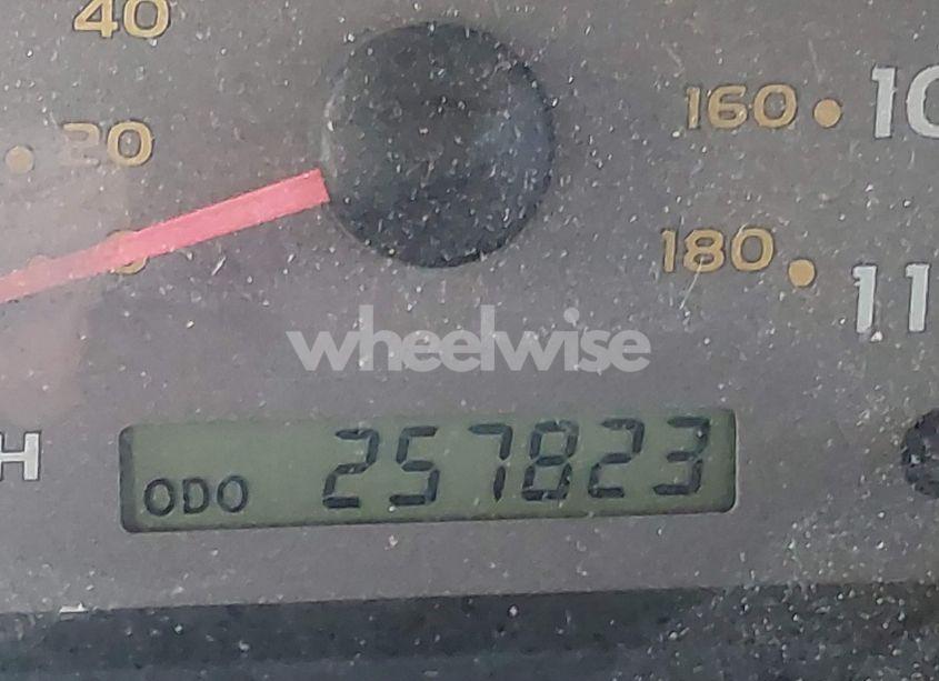 Photo 15 of 2003 Toyota Sequoia SR5 V8 (VIN 5TDZT34A33S147241)