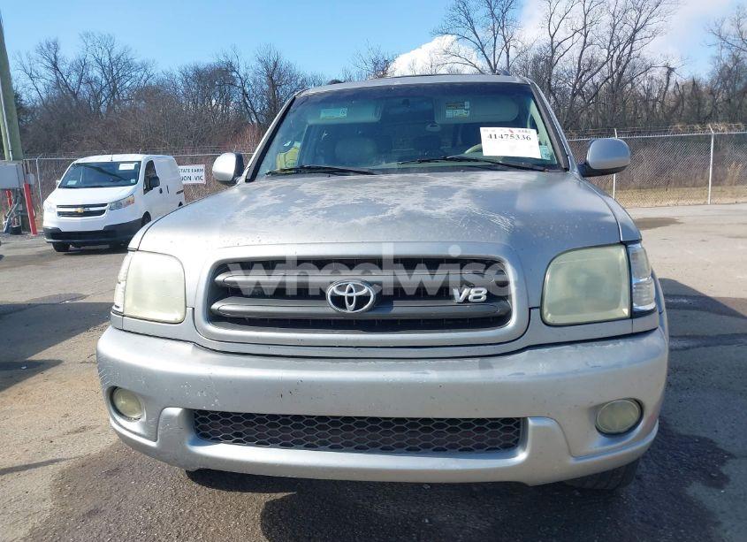 Photo 12 of 2004 Toyota Sequoia SR5 V8 (VIN 5TDZT34A34S210081)