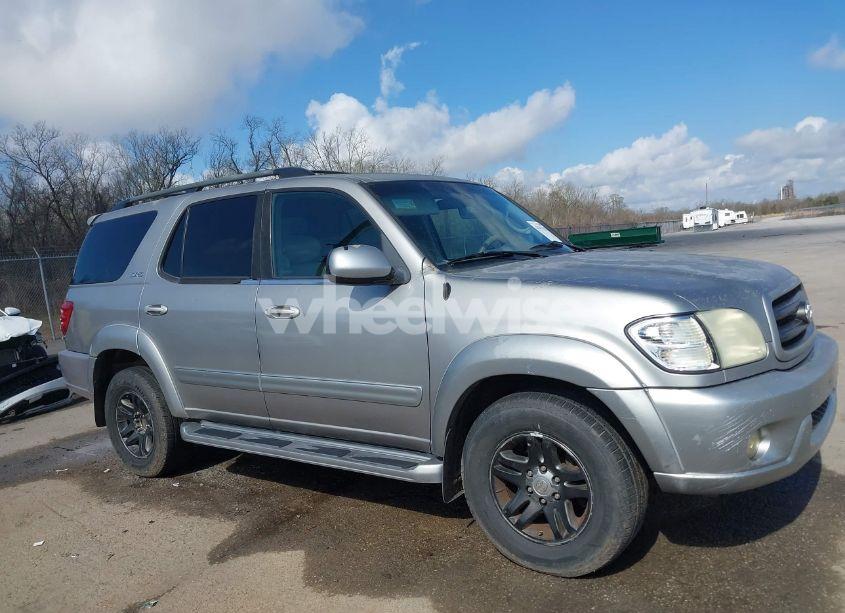 Photo 13 of 2004 Toyota Sequoia SR5 V8 (VIN 5TDZT34A34S210081)