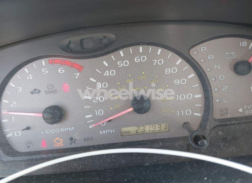 Photo 15 of 2004 Toyota Sequoia SR5 V8 (VIN 5TDZT34A34S210081)