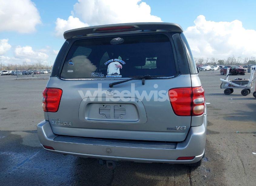 Photo 16 of 2004 Toyota Sequoia SR5 V8 (VIN 5TDZT34A34S210081)