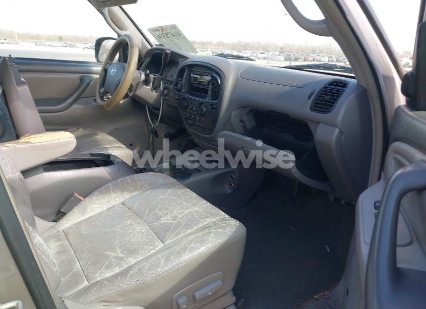 Photo 5 of 2004 Toyota Sequoia SR5 V8 (VIN 5TDZT34A34S210081)