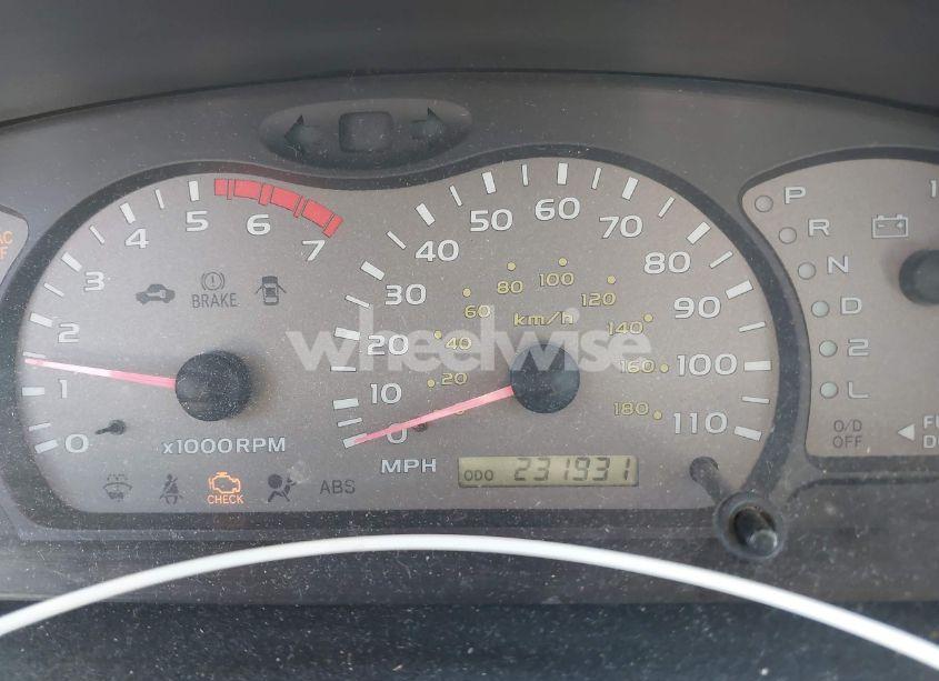 Photo 7 of 2004 Toyota Sequoia SR5 V8 (VIN 5TDZT34A34S210081)