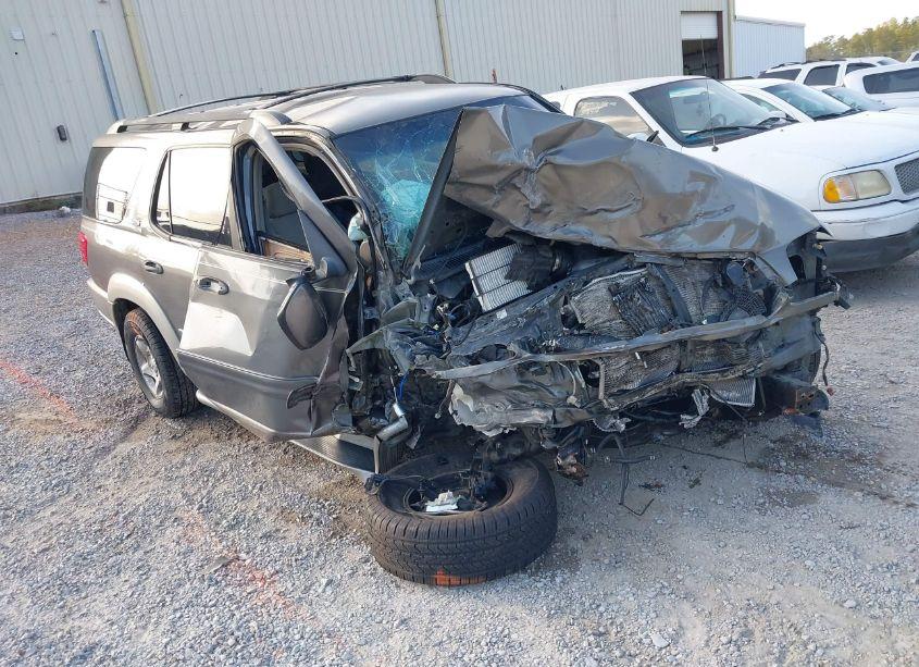 2004 Toyota Sequoia SR5 V8 (VIN 5TDZT34A34S215376) main photo