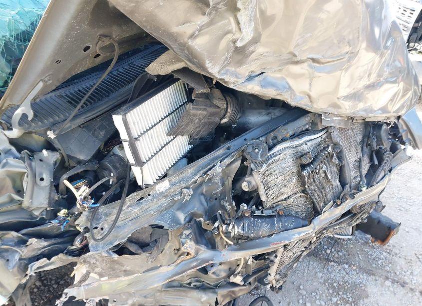 Photo 10 of 2004 Toyota Sequoia SR5 V8 (VIN 5TDZT34A34S215376)