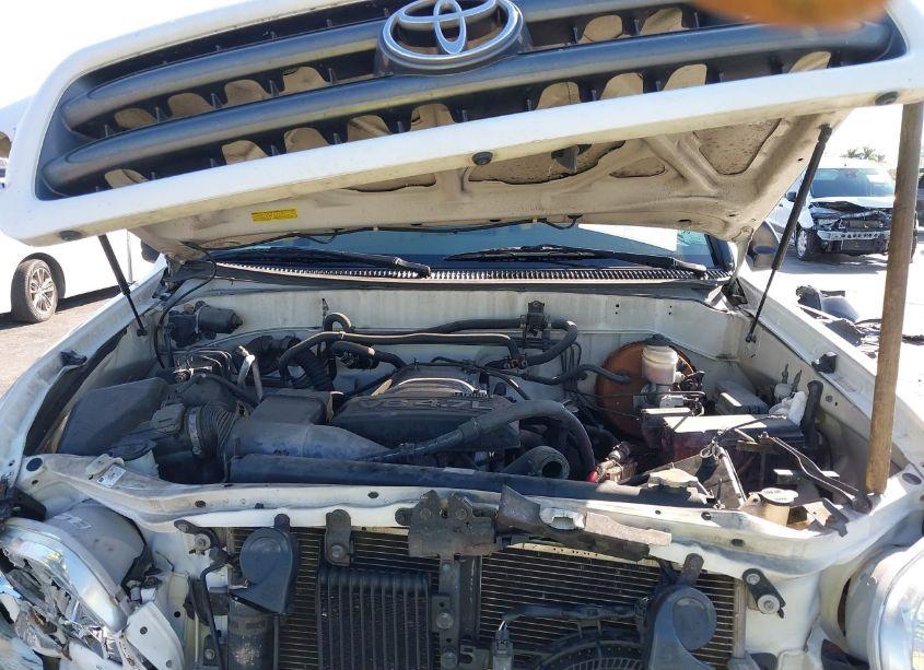Photo 10 of 2004 Toyota Sequoia SR5 V8 (VIN 5TDZT34A34S216057)