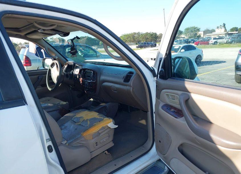 Photo 5 of 2004 Toyota Sequoia SR5 V8 (VIN 5TDZT34A34S216057)