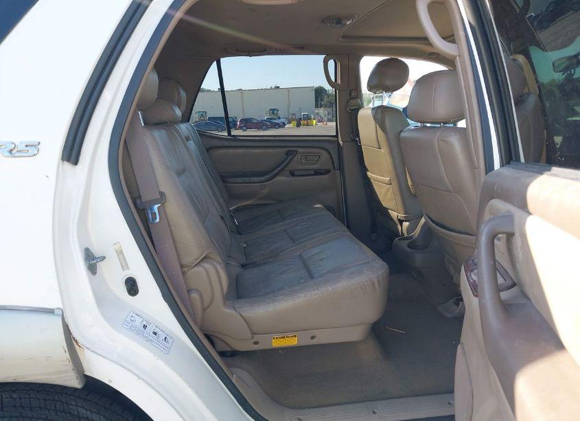 Photo 8 of 2004 Toyota Sequoia SR5 V8 (VIN 5TDZT34A34S216057)