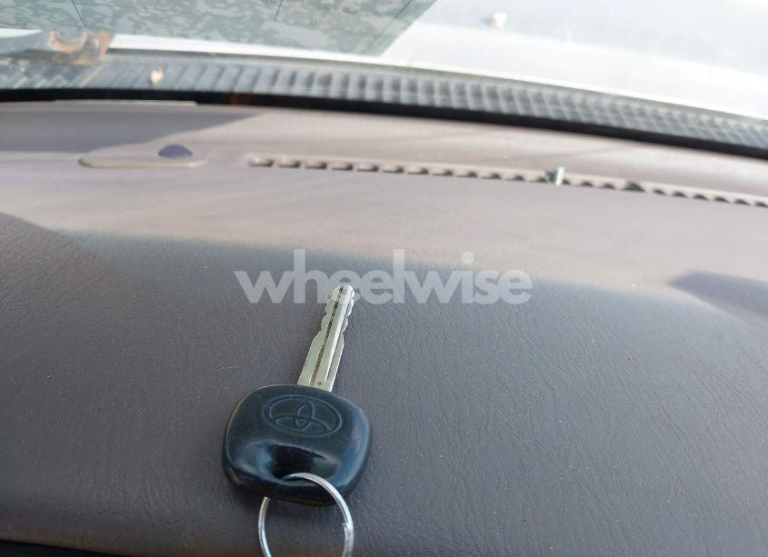 Photo 11 of 2004 Toyota Sequoia SR5 V8 (VIN 5TDZT34A34S219119)