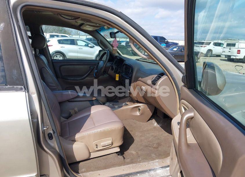 Photo 5 of 2004 Toyota Sequoia SR5 V8 (VIN 5TDZT34A34S219119)