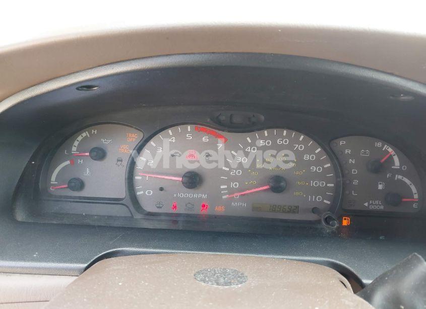 Photo 7 of 2004 Toyota Sequoia SR5 V8 (VIN 5TDZT34A34S219119)