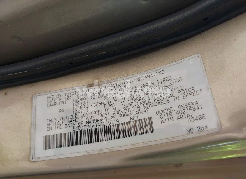 Photo 9 of 2004 Toyota Sequoia SR5 V8 (VIN 5TDZT34A34S219119)