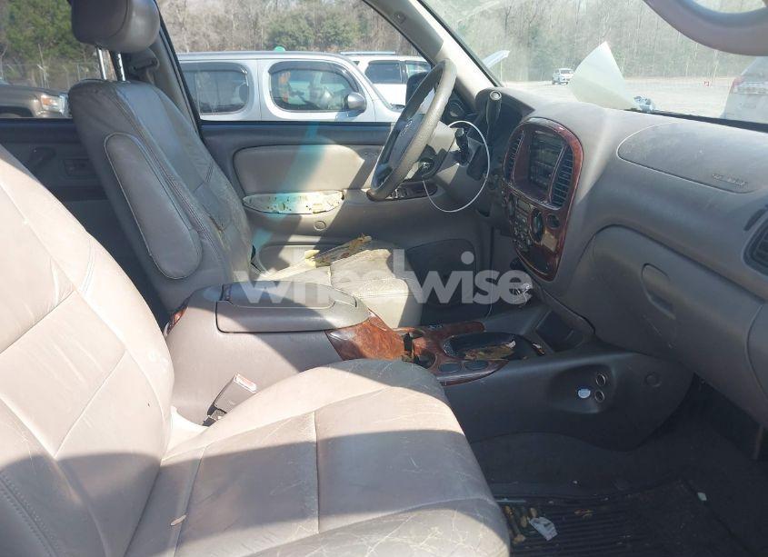 Photo 5 of 2004 Toyota Sequoia SR5 V8 (VIN 5TDZT34A34S227687)