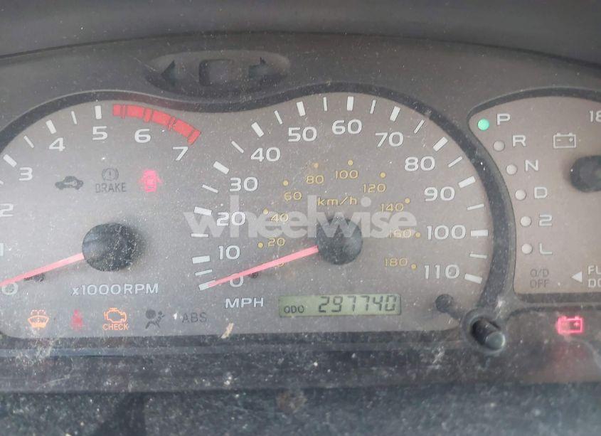 Photo 7 of 2004 Toyota Sequoia SR5 V8 (VIN 5TDZT34A34S227687)