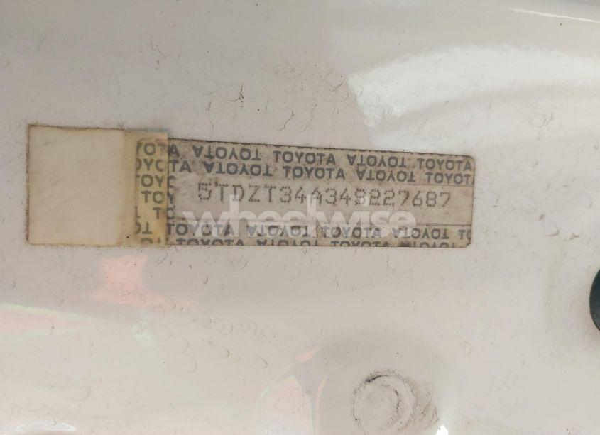 Photo 9 of 2004 Toyota Sequoia SR5 V8 (VIN 5TDZT34A34S227687)