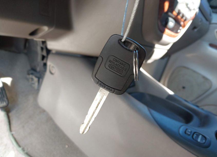 Photo 11 of 2005 Toyota Sequoia SR5 V8 (VIN 5TDZT34A35S246838)