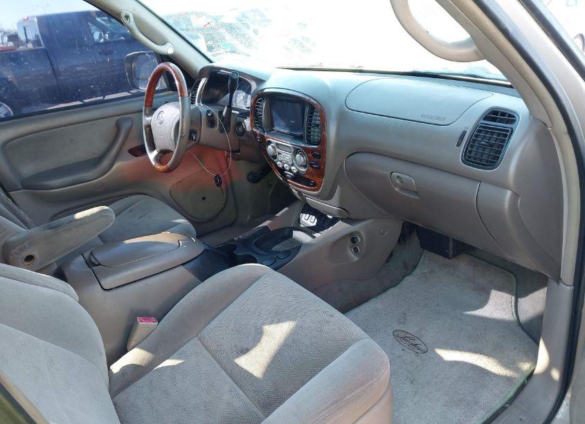 Photo 5 of 2005 Toyota Sequoia SR5 V8 (VIN 5TDZT34A35S246838)