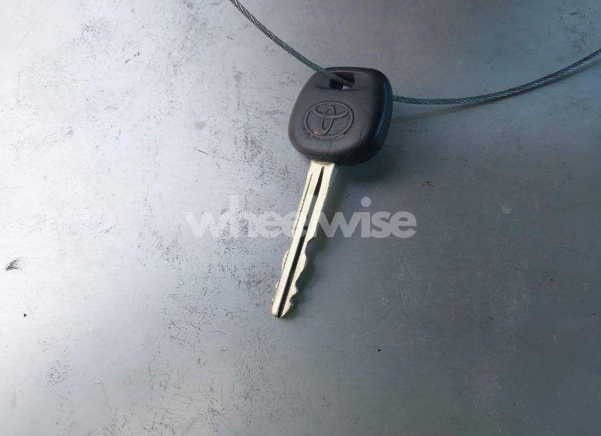 Photo 11 of 2001 Toyota Sequoia SR5 V8 (VIN 5TDZT34A41S019250)