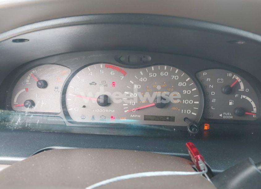 Photo 7 of 2001 Toyota Sequoia SR5 V8 (VIN 5TDZT34A41S019250)