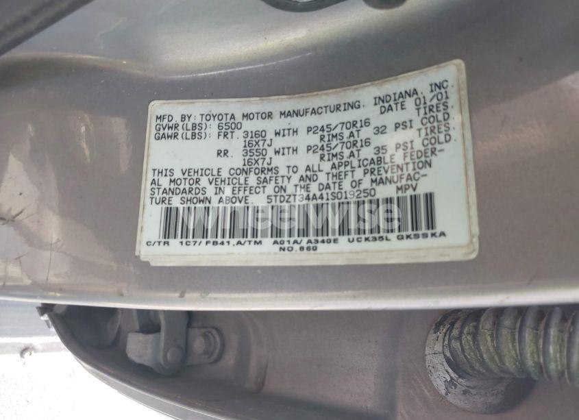 Photo 9 of 2001 Toyota Sequoia SR5 V8 (VIN 5TDZT34A41S019250)