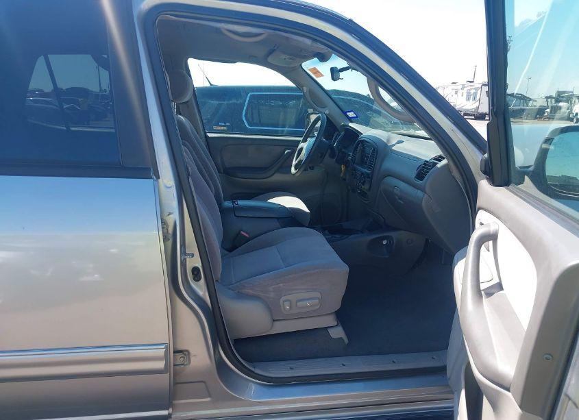 Photo 5 of 2001 Toyota Sequoia SR5 V8 (VIN 5TDZT34A41S051406)