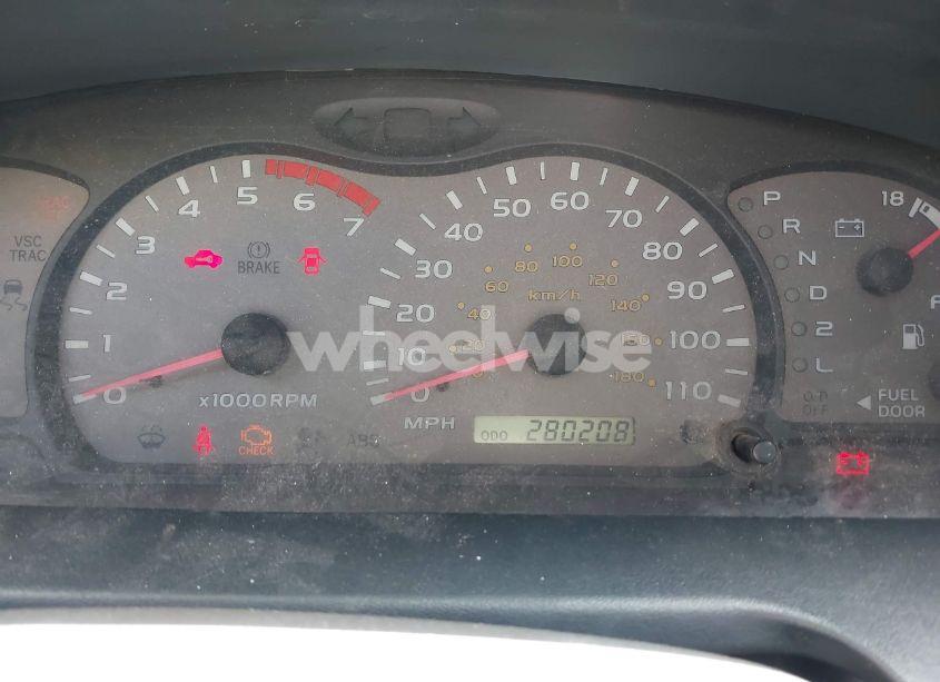 Photo 7 of 2002 Toyota Sequoia SR5 V8 (VIN 5TDZT34A42S082057)