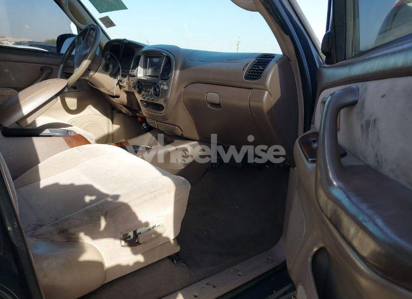 Photo 5 of 2002 Toyota Sequoia SR5 V8 (VIN 5TDZT34A42S114070)