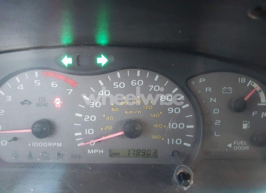 Photo 7 of 2002 Toyota Sequoia SR5 V8 (VIN 5TDZT34A42S114070)