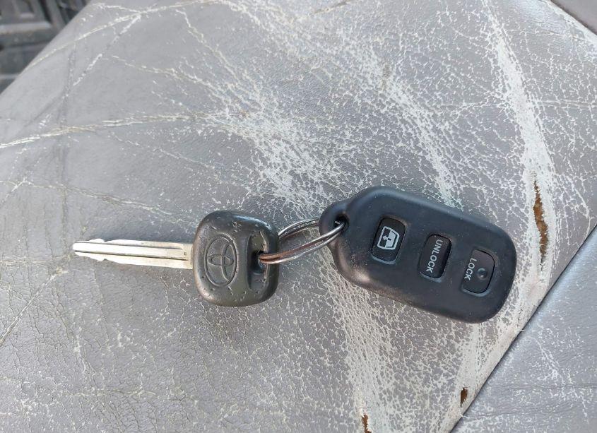 Photo 11 of 2003 Toyota Sequoia SR5 V8 (VIN 5TDZT34A43S145076)