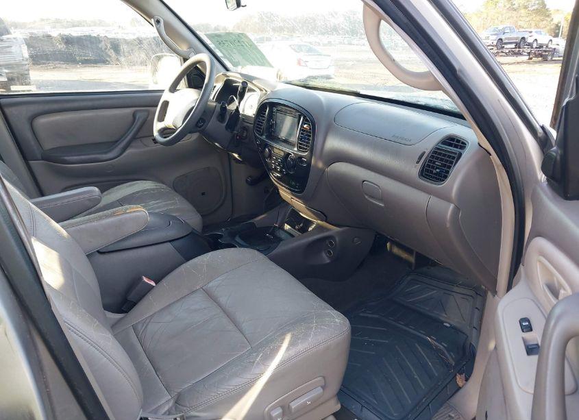 Photo 5 of 2003 Toyota Sequoia SR5 V8 (VIN 5TDZT34A43S145076)